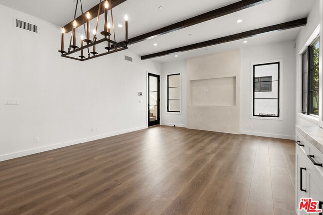 Building Photo - 930 Lincoln Blvd