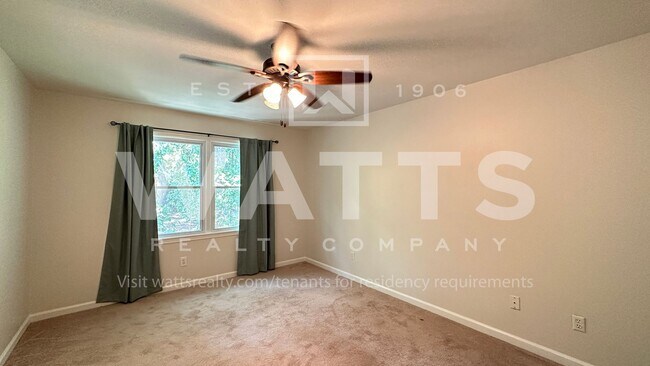 Building Photo - 4 Bedroom, 4.5 Bath Home in Heart of Hoover