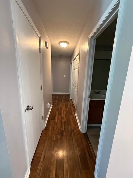 Building Photo - 4512 Hooks Ln