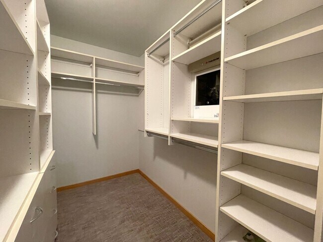 Building Photo - Gorgeous Furnished Pearl District Condo - ...