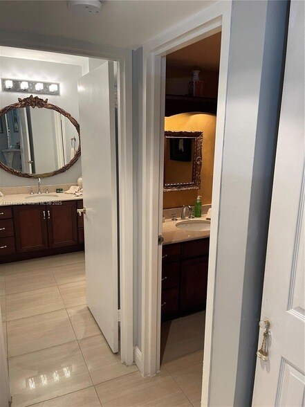 Building Photo - 100 Lincoln Rd