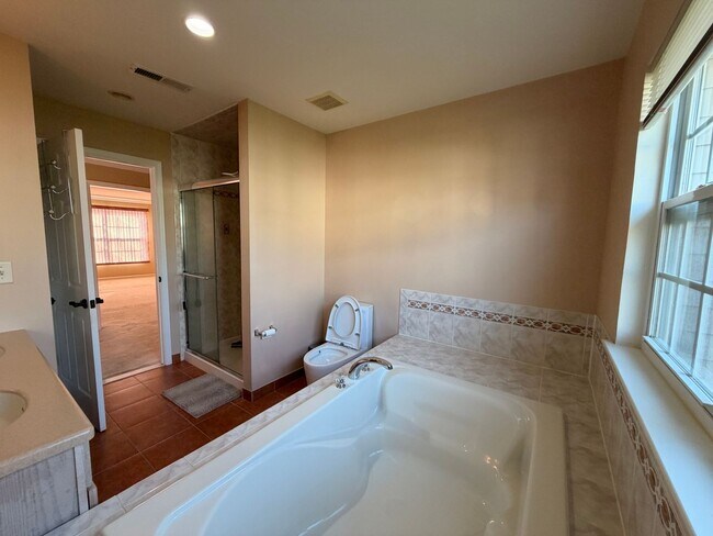 Building Photo - 87 Timberhill Dr