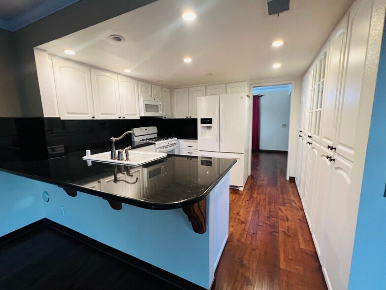 Building Photo - 19225 Index St