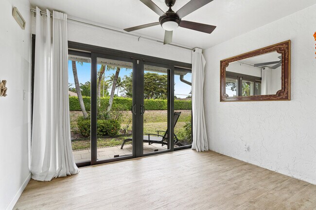 Building Photo - 9815 Pecan Tree Dr