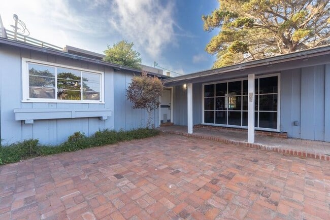 Building Photo - Thoughtfully Updated 2 bedroom Home in Pacific Grove
