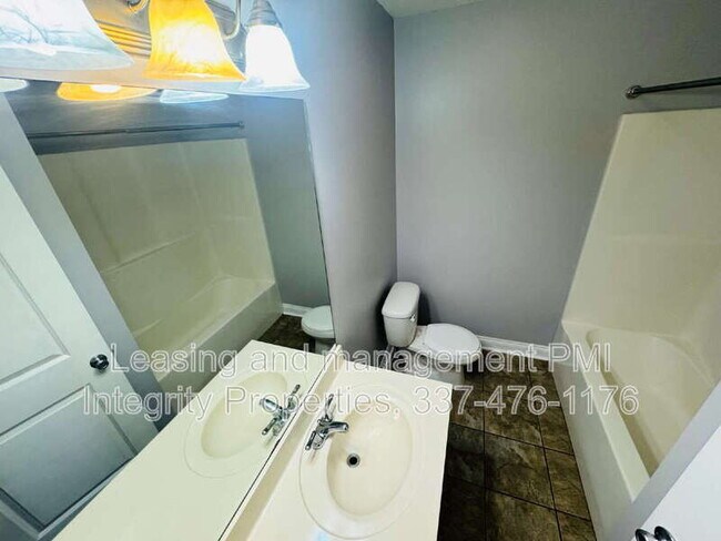 Building Photo - 127 Country Living Dr