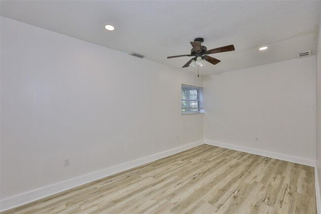 Building Photo - 121 Windy Cir