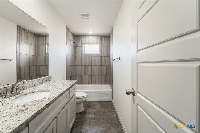 Building Photo - 742 Freedom Cir