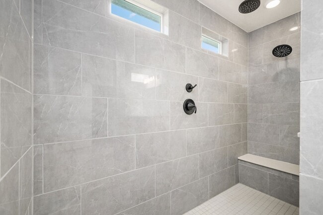 Building Photo - 4 bedroom with office and loft just South San Antonio