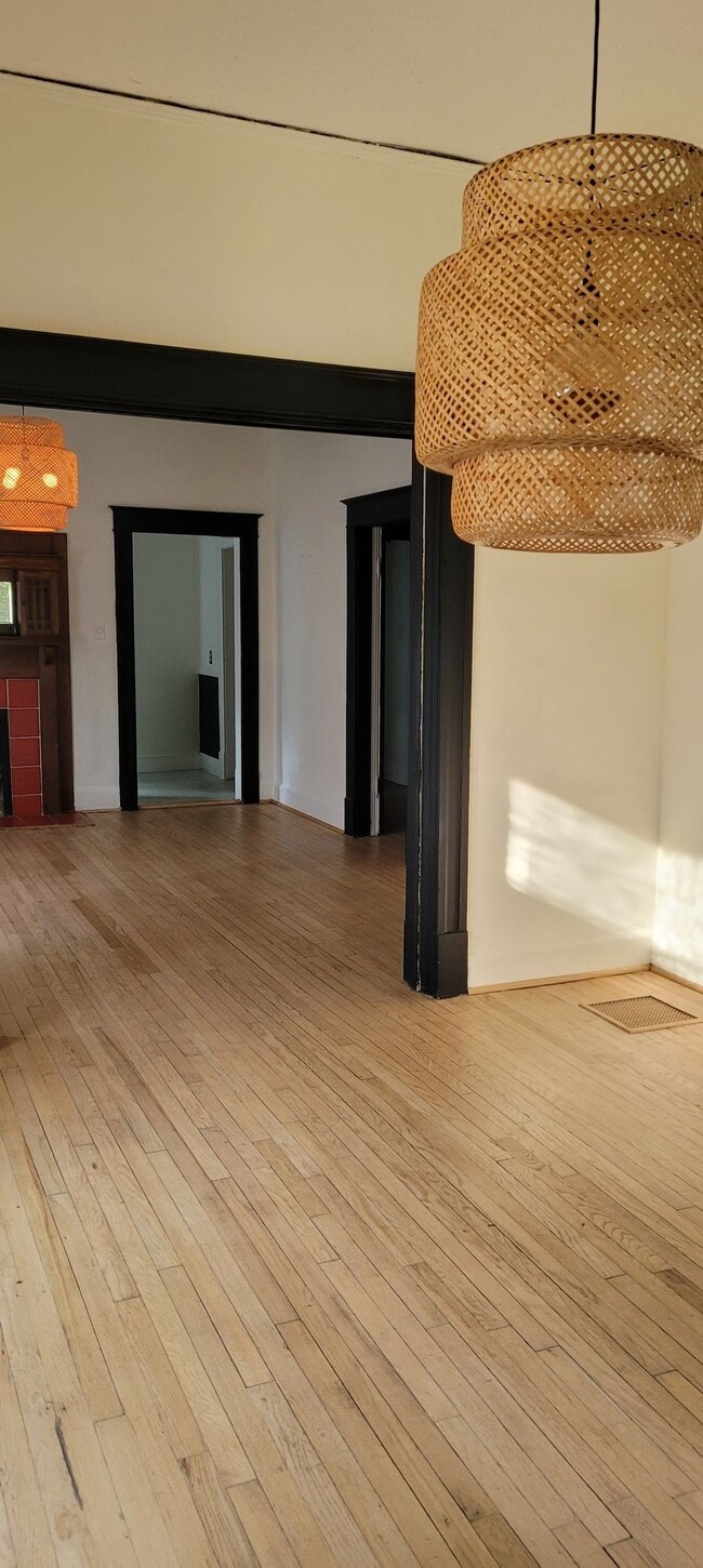 Building Photo - 1952 Court Ave