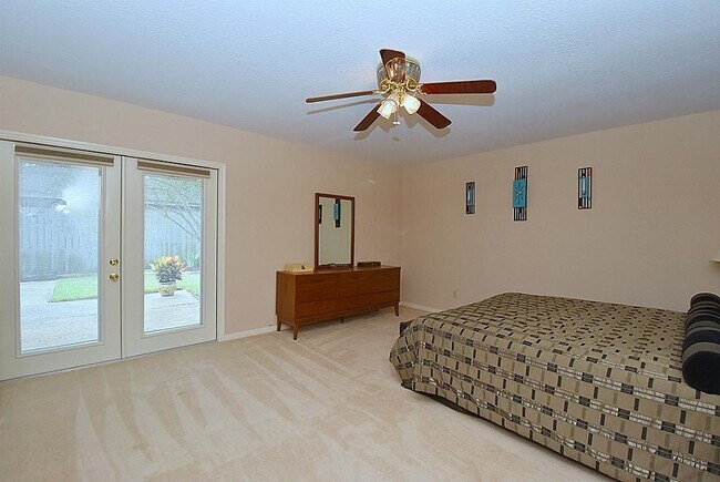 Building Photo - 1126 Western Springs Dr