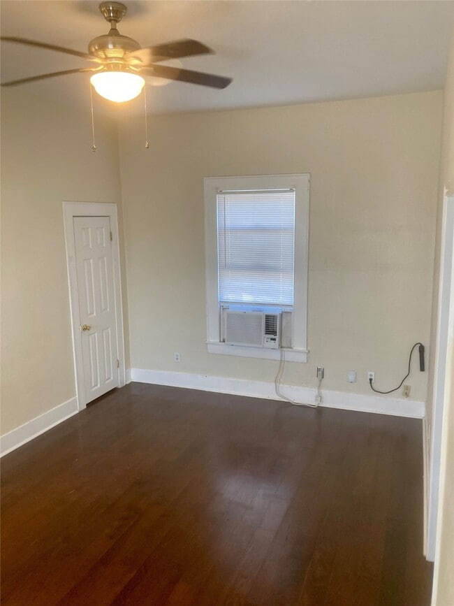 Building Photo - 4908 Ave Q 1/2