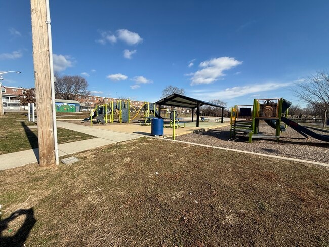 Building Photo - 7116 Seaford Ave