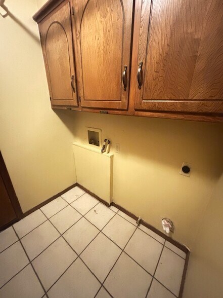 Building Photo - 2106 Bellaire Dr