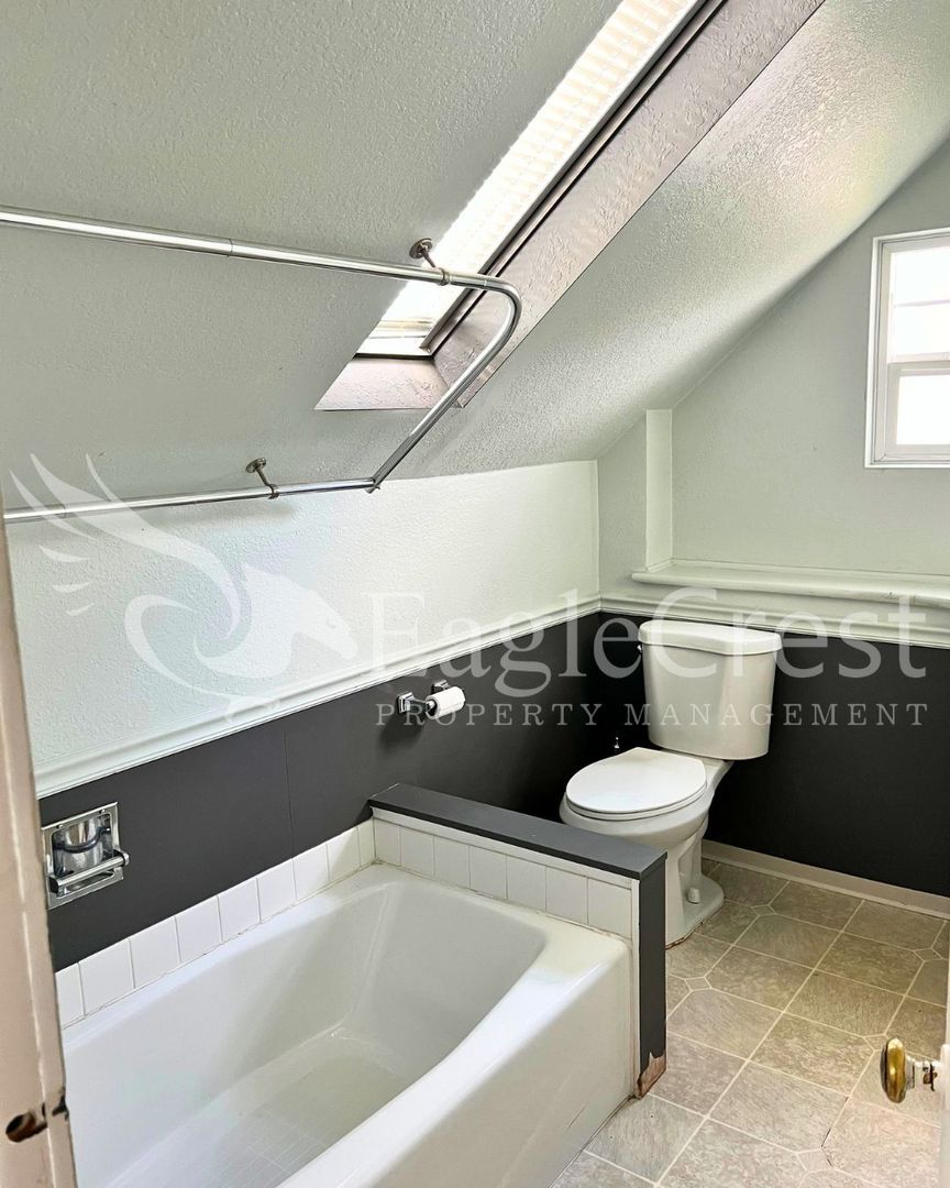 Building Photo - Charming 3BR Home with Spacious Yard & Bonus Living Space