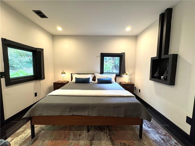 Building Photo - 114 Lindbergh Drive NE