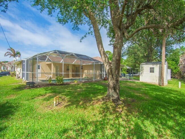 Building Photo - 962 Montrose Ave