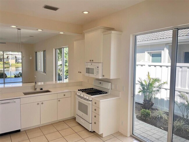 Building Photo - 8515 53rd Pl E