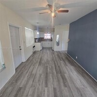 Building Photo - 108 SE 10th Ave