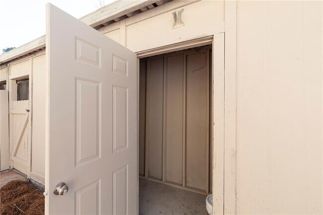 Building Photo - 330 Winding River Dr