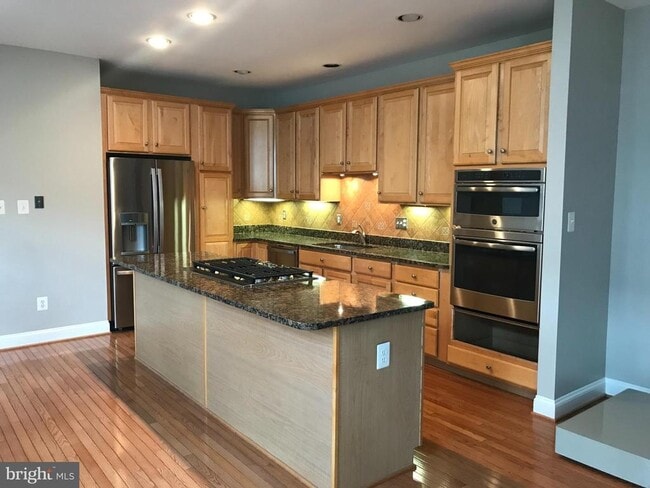 Building Photo - 1406 Ingleside Ave