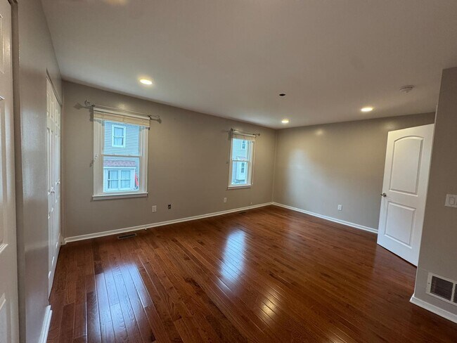 Building Photo - 4002 Franklin Ct