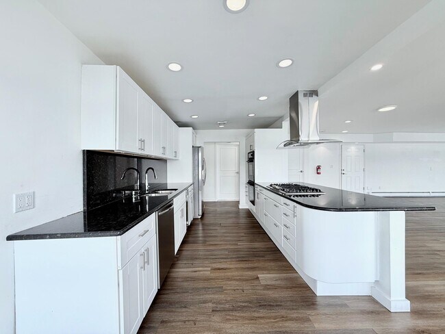 Building Photo - 17A Riverview Cir