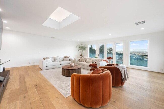 Building Photo - 3541 Multiview Dr