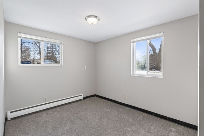 Building Photo - Spacious 2BR/1Bath Available Now!