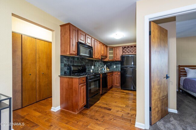 Building Photo - 2605 N Pinon Ridge Dr