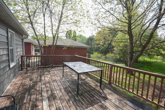 Building Photo - Charming SW Rochester home with fenced yard!