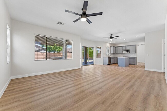 Building Photo - 18024 W Maui Ln