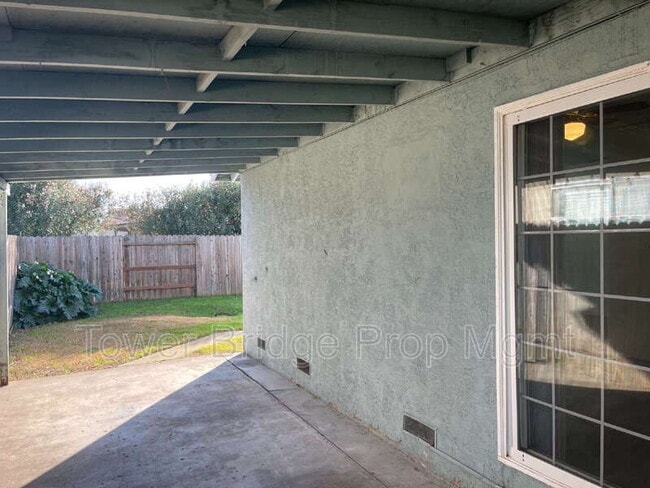 Building Photo - 8724 Halverson Dr