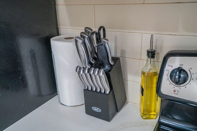 Building Photo - 1275 E University Dr