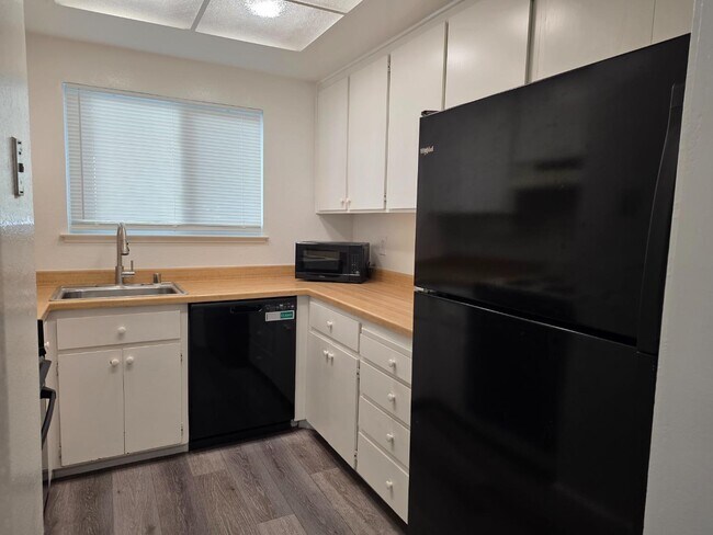 Building Photo - 2201 Monroe St