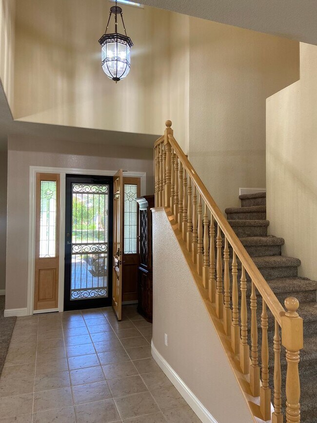 Building Photo - Broadstone Solar Home - 5 Bdrms, 4 Baths