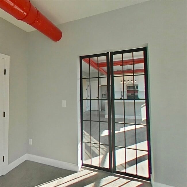 Building Photo - 15 Oak St