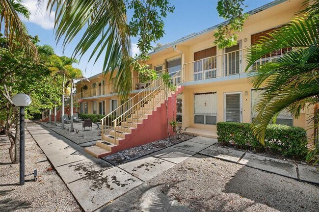 Building Photo - 2624 NE 30th Pl