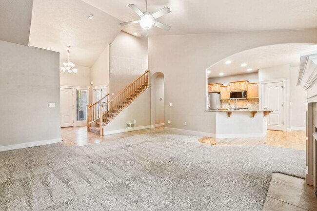 Building Photo - SE BOISE 5BD/3.5BA PLUS OFFICE