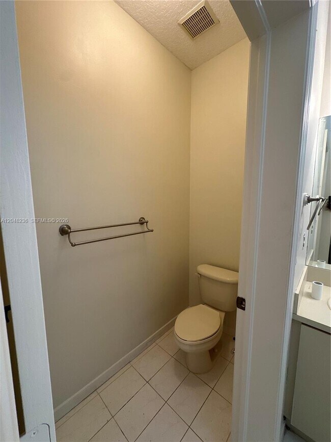 Building Photo - 4952 Tradewinds Ter