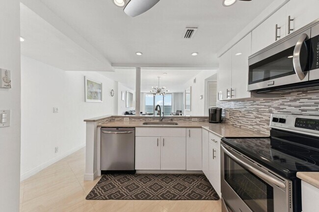 Building Photo - 3580 S Ocean Blvd