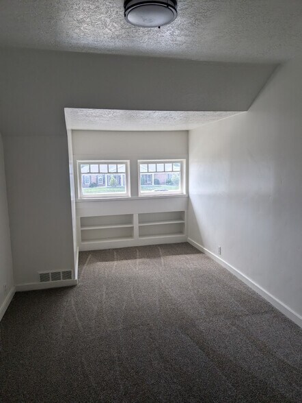 Building Photo - 374 N 500 W St
