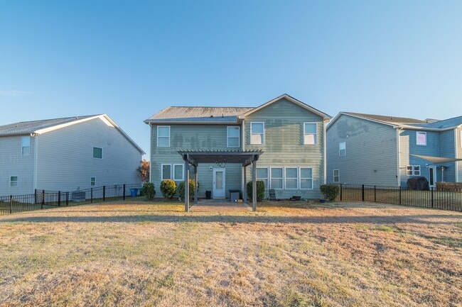 Building Photo - Third month rent free if you sign a lease before 01/31! Spacious 4 Bedroom, 3.5 Bath Home for Ren...