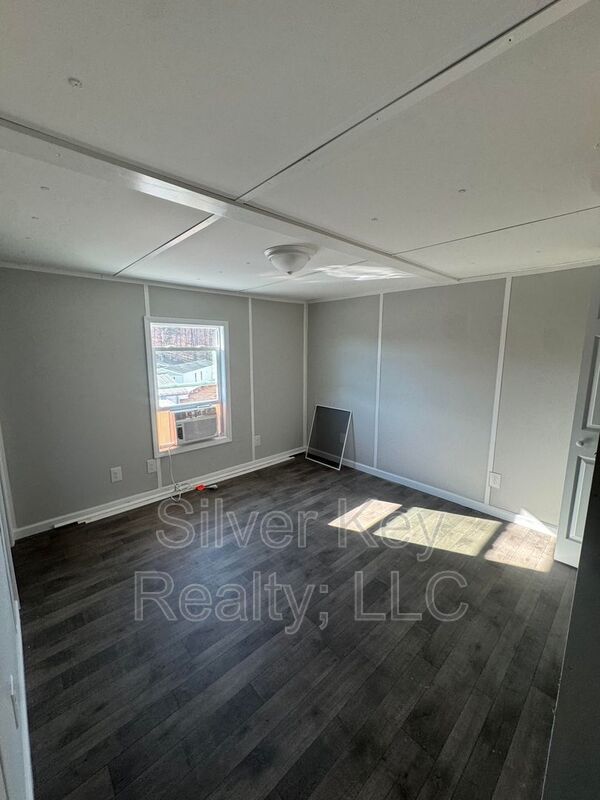 Building Photo - 3000 US-11