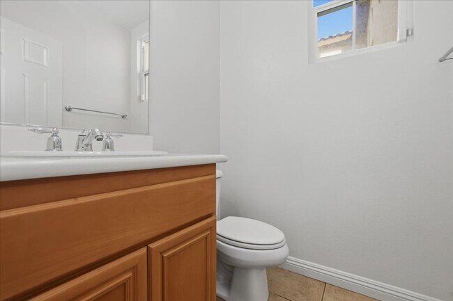 Building Photo - The Perfect Home Base Near UC Riverside