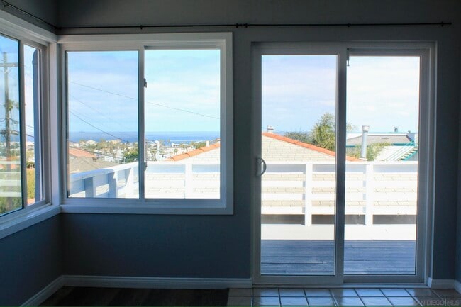 Building Photo - 4551 Santa Monica Ave