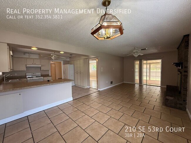 Building Photo - 210 SE 53rd Ct