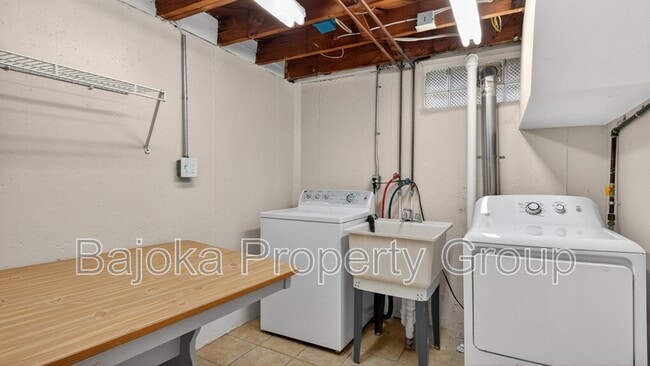 Building Photo - 648 Mayflower Ave