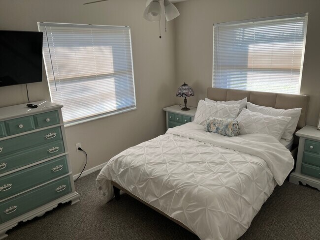 Building Photo - 3193 Desoto Dr