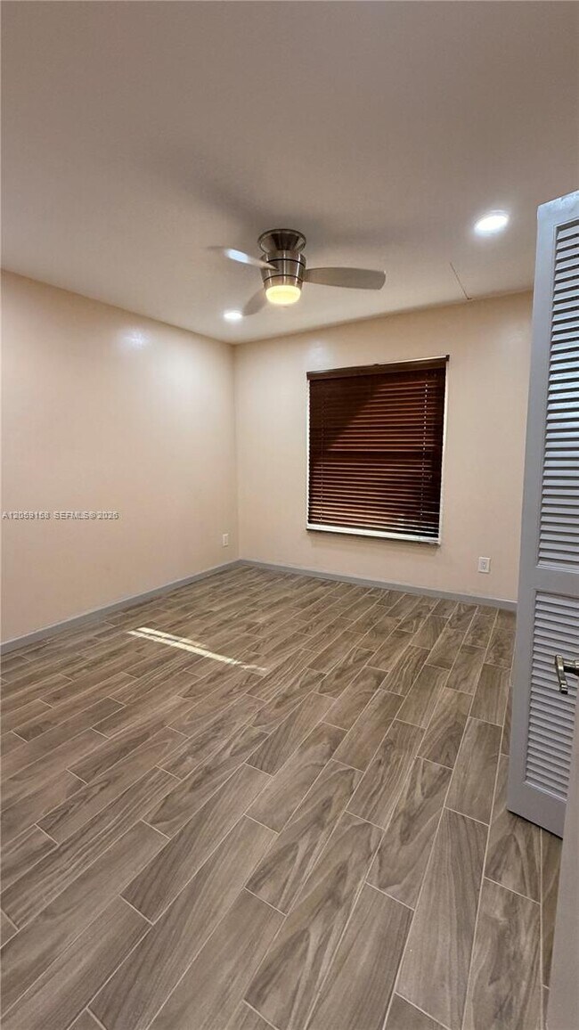 Building Photo - 6090 N Sabal Palm Blvd